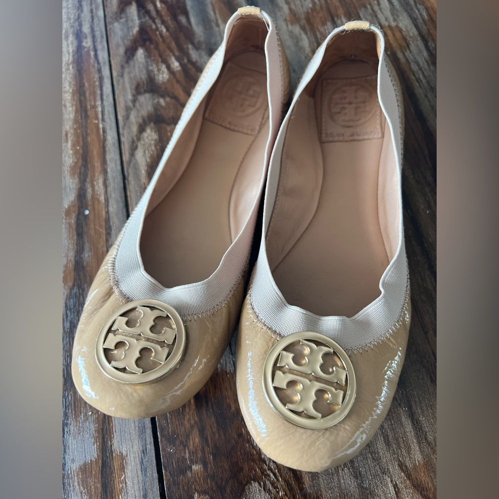 Nude Tory flats 🤍